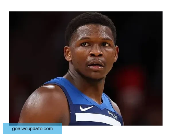 受右膝炎症影响森林狼主帅透露爱德华兹已重返训练复出时间未定