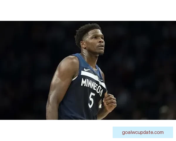 受右膝炎症影响森林狼主帅透露爱德华兹已重返训练复出时间未定