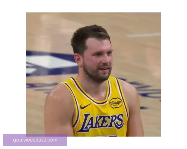 东契奇生涯第七次荣膺月最佳 场均37分8篮板7助攻获防守提名 东契奇生涯第七次荣膺月最佳 场均37分8篮板7助攻获防守提名